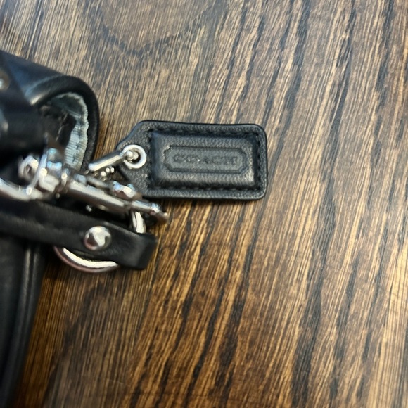 Coach black leather wristlet/clutch with chrome finishes - Picture 6 of 8